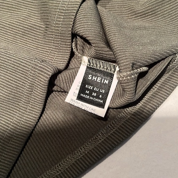 Shein sleveless top - Picture 4 of 5